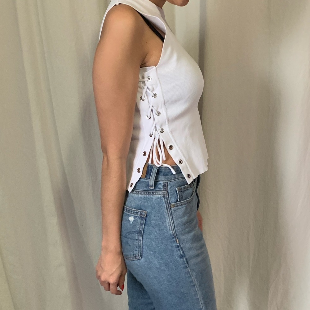 WHITE TOP WITH LACE UP SIDES